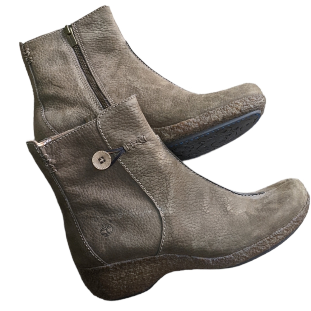 Timberland, suede, moss colored Chukka moc wedge bootie. Sz 8.5